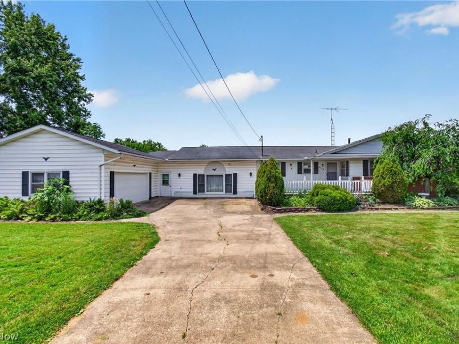 2115 Kenyon Avenue NW, Massillon, OH 44647 Photo 1