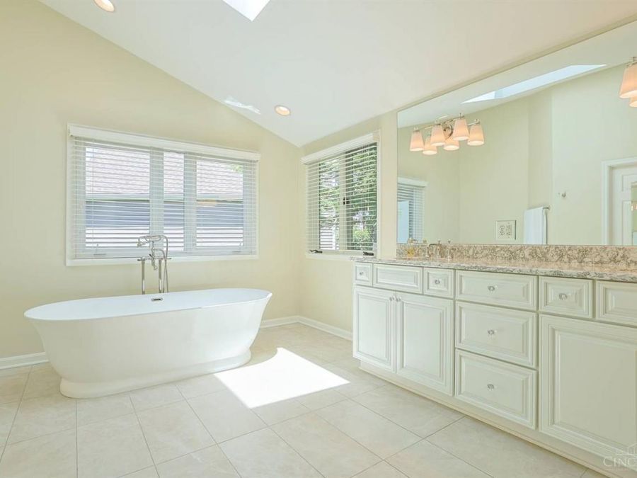 9832 Village View Court, Blue Ash, OH 45241 Photo 22