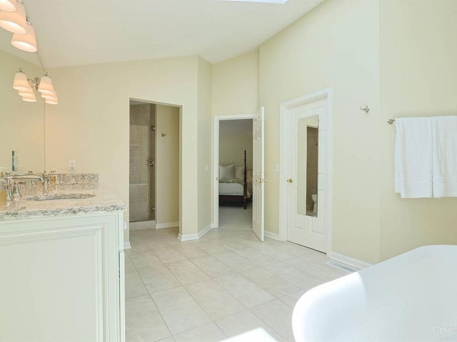 9832 Village View Court, Blue Ash, OH 45241 Photo 23