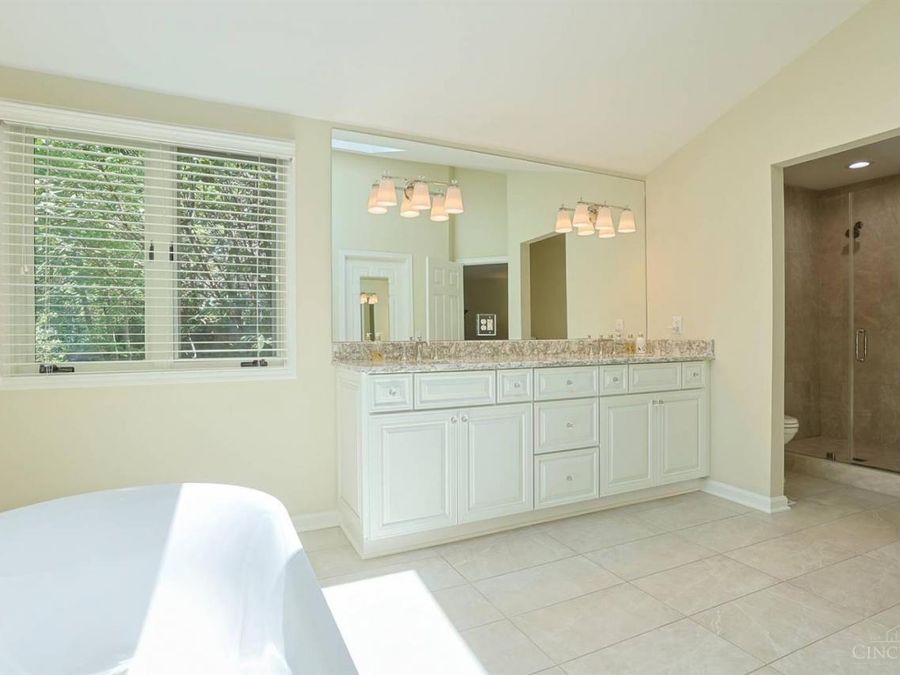 9832 Village View Court, Blue Ash, OH 45241 Photo 25