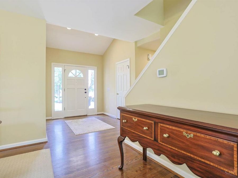 9832 Village View Court, Blue Ash, OH 45241 Photo 4