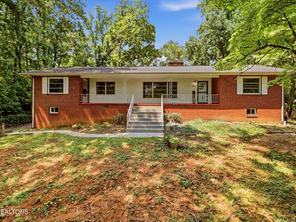 5211 Pinnacle Drive, Knoxville, TN 37914