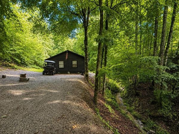 204 Black Fox Harbor Rd , Washburn, TN 37888