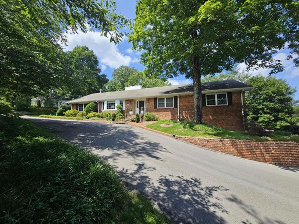 110 Whiteside Street, Lookout Mountain 37350
