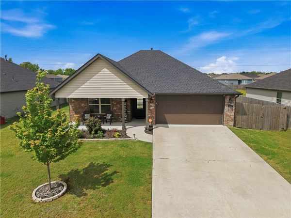 1807 E Endura Park Drive , Siloam Springs, AR 72761