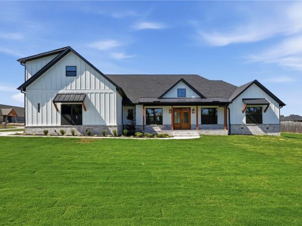 18183 Pepper Hills Drive , Siloam Springs, AR 72761