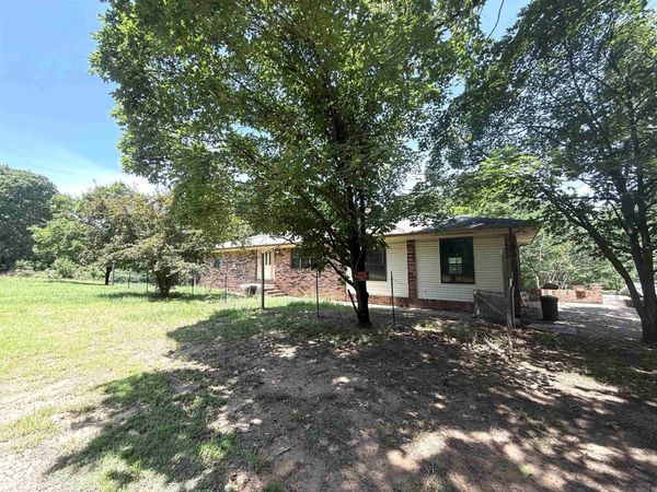 41 Mallory St , Morrilton, AR 72110
