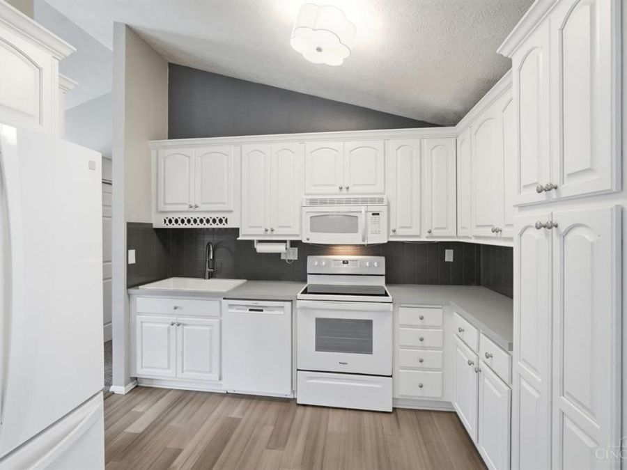 5629 Bluepine Drive, Green Township, OH 45247 Photo 9