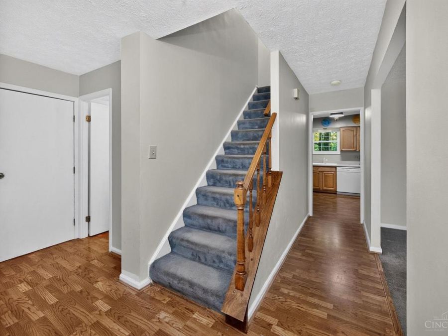621 Glensprings Drive, Springdale, OH 45246 Photo 8
