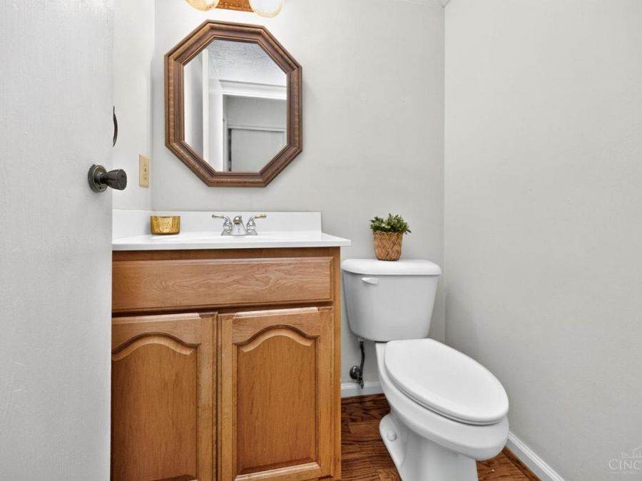 621 Glensprings Drive, Springdale, OH 45246 Photo 9