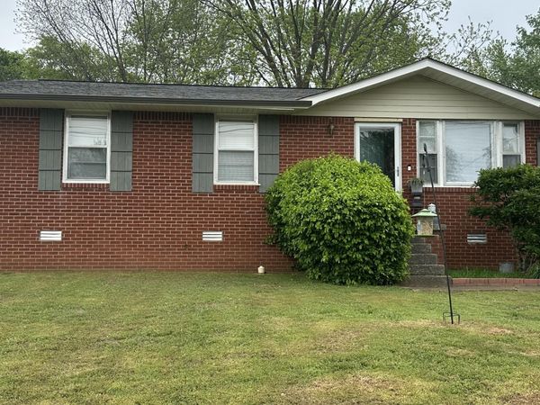 204 Crest Dr , Hopkinsville, KY 42240