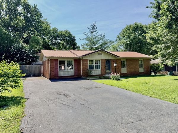 3412 Greenwood Dr , Hopkinsville, KY 42240