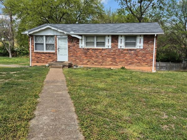 100 Curtiswood Dr , Hendersonville, TN 37075