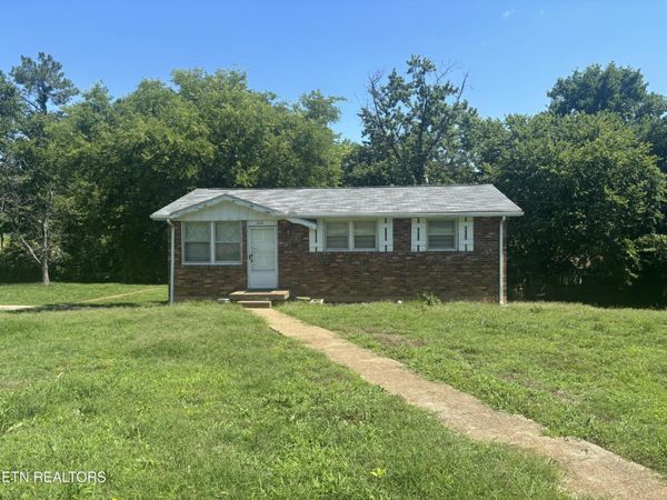 100 Curtiswood Drive , Hendersonville, TN 37075
