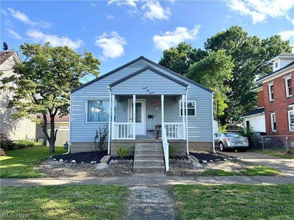 757 Elm Street , Coshocton, OH 43812