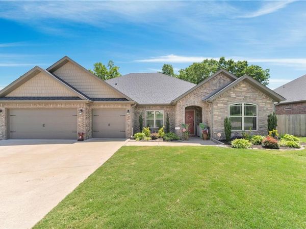 805 Ravine Street , Cave Springs, AR 72718