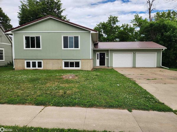1010 State Street, Tama, IA 52339