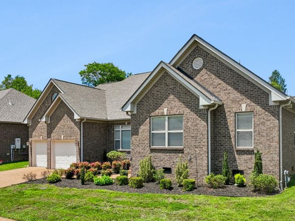624 Collinscrest Ct , Nashville, TN 37221