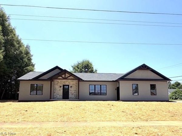 136 S Chestnut Street , Gnadenhutten, OH 44629