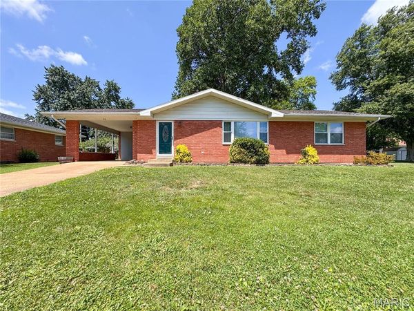 915 Circle Drive , Red Bud, IL 62278
