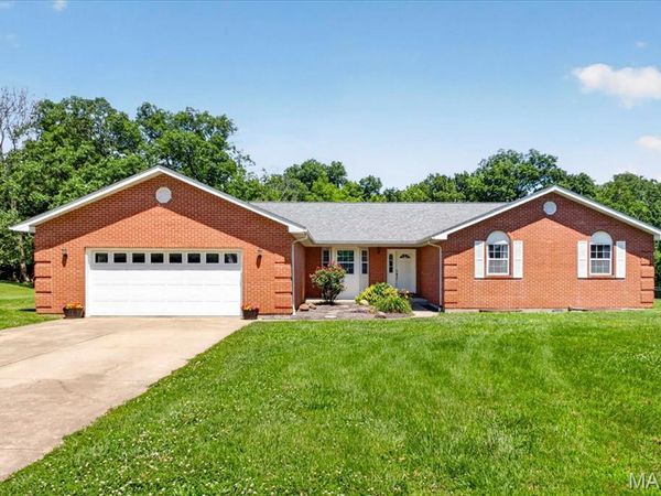 813 E Haven Drive , Waterloo, IL 62298