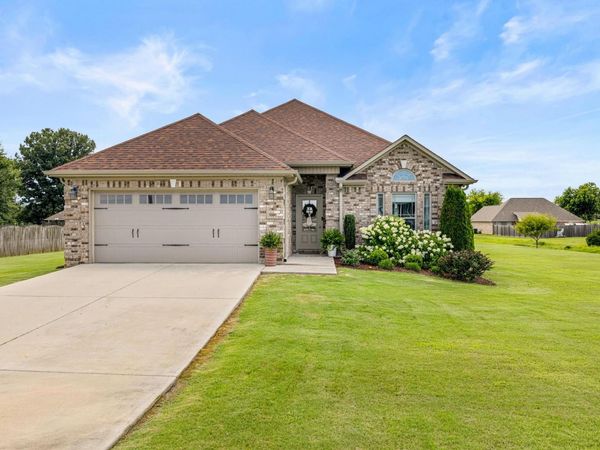 557 Belview Dr, Killen, AL 35645