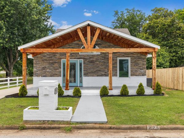 225 Crown St, Florence, AL 35630