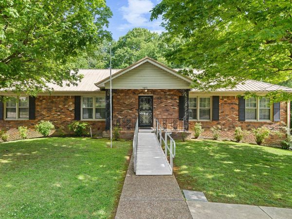 1911 Beechwood Dr, Florence, AL 35630