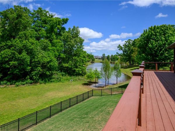 111 NE Lake Forest Lane , Bentonville, AR 72712