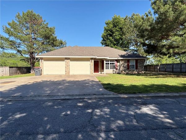 2824 Jessica Place , Fayetteville, AR 72701