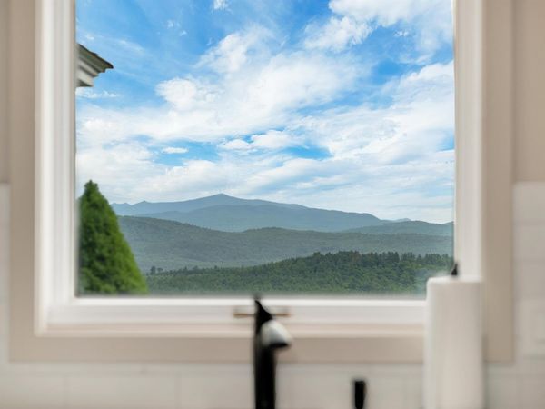 8 Ledgeview Way, Plymouth, NH 03264