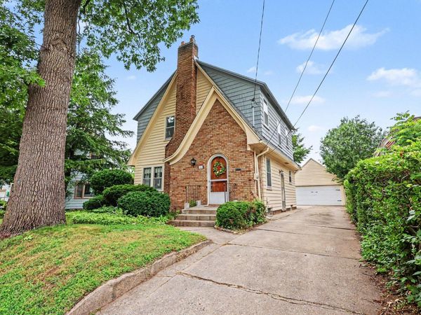 825 Oaklawn Street NE, Grand Rapids, MI 49505