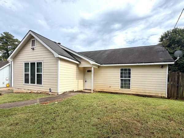 955 Pinecrest Drive, Forest Park, GA 30297