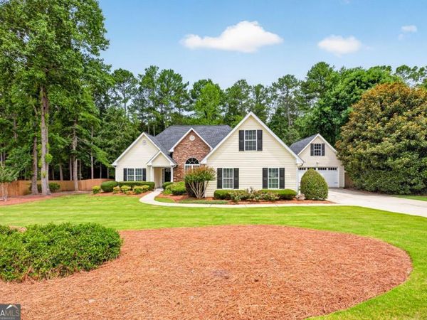 836 Winding Grove Lane, Loganville, GA 30052