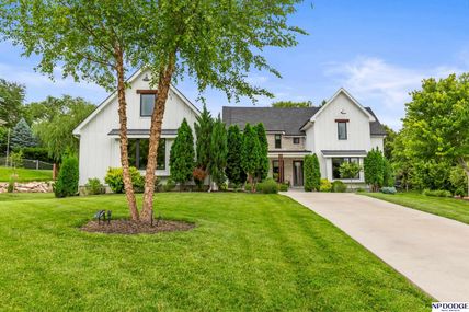 9354 Douglas Street, Omaha, NE 68114