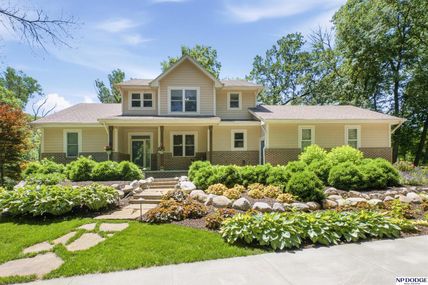 3435 Oakridge Road, Omaha, NE 68112