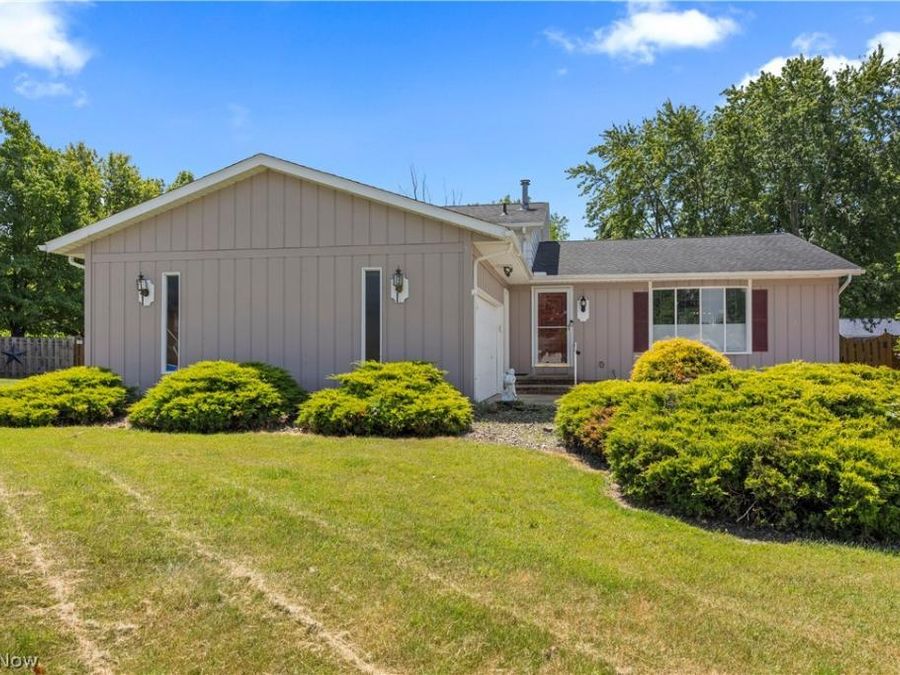 20563 Holly Circle , Strongsville, OH 44149 Photo 1