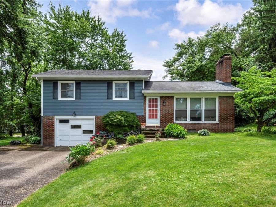 12880 Sunset Circle NW, Uniontown, OH 44685 Photo 1