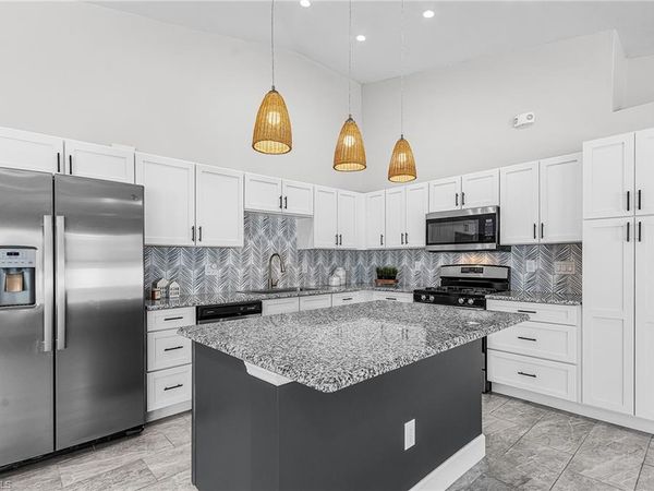 175 VILLAGE CIR , Unit 32, LABELLE, FL 33935