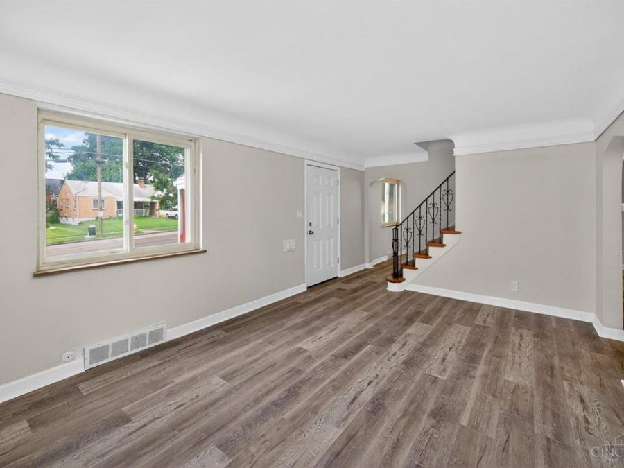 3452 Robb Avenue, Cheviot, OH 45211 Photo 3