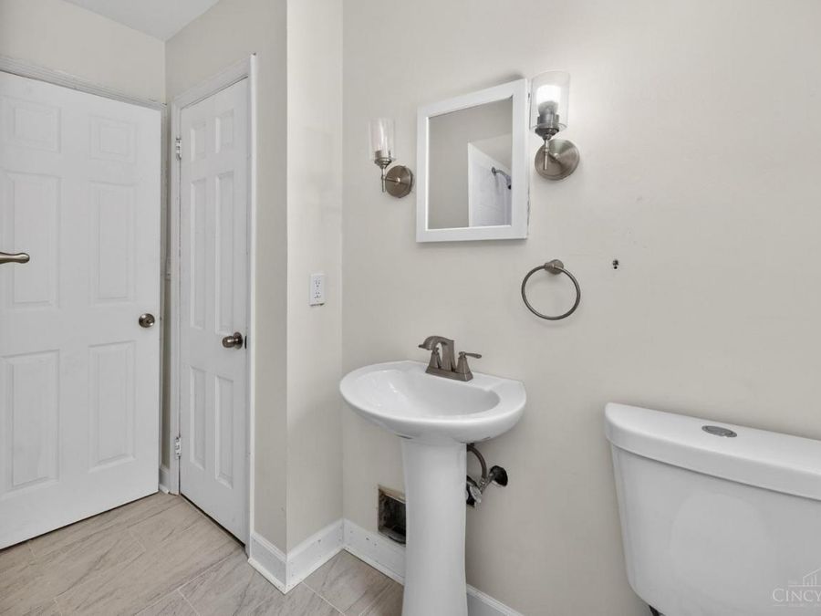 3452 Robb Avenue, Cheviot, OH 45211 Photo 9