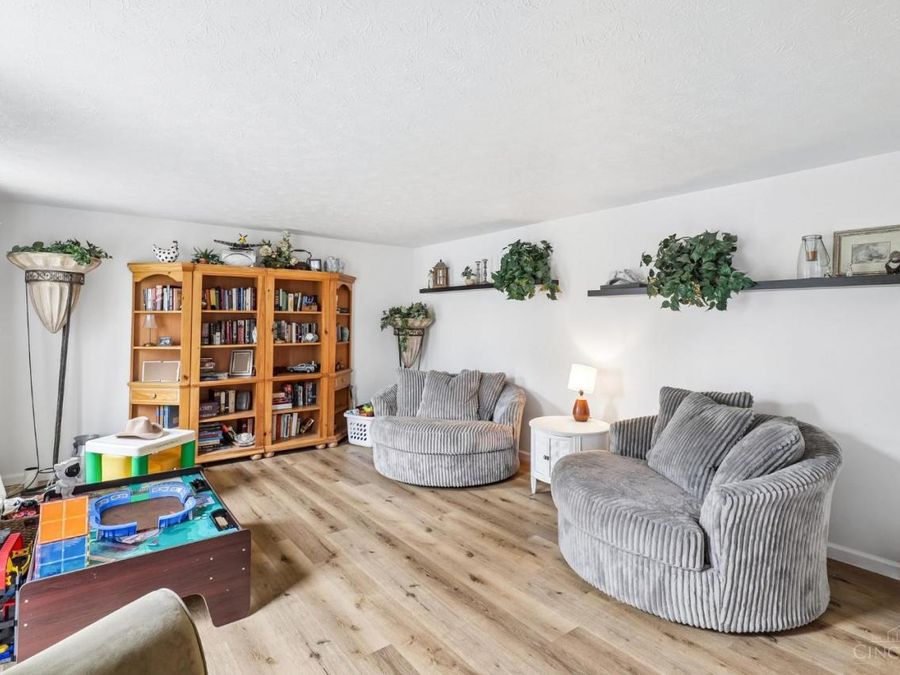 247 Heathrow Court, Hamilton, OH 45013 Photo 6