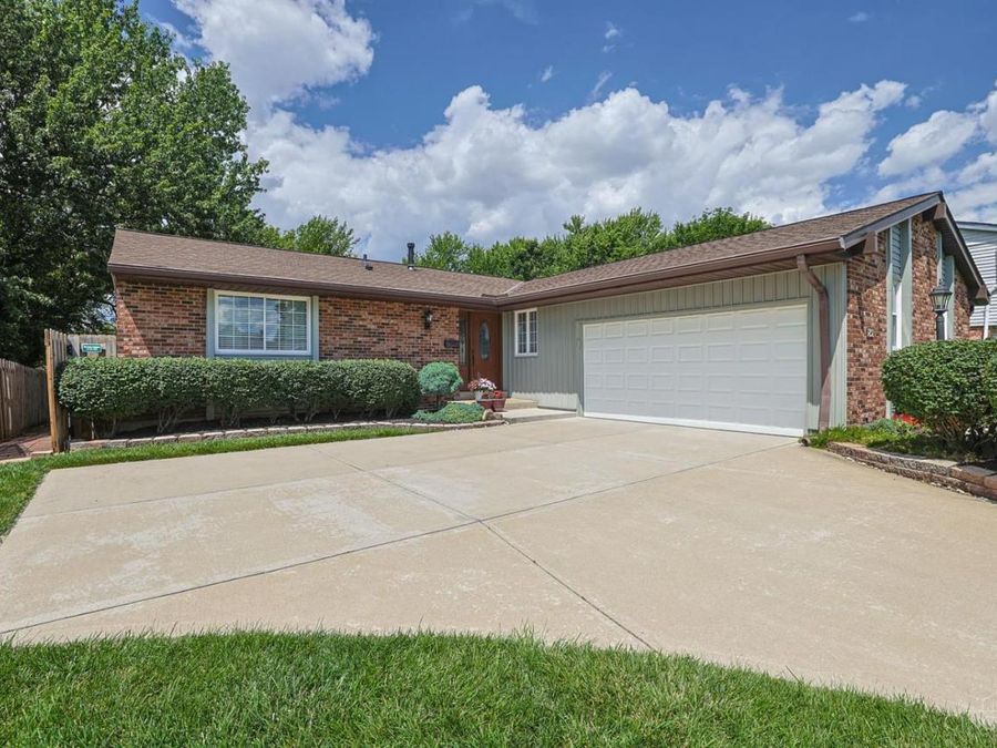 1858 Fallbrook Lane, Springfield Township, OH 45240 Photo 2