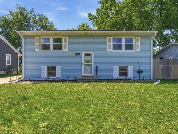 3203 w 66th Street, Davenport, IA 52806