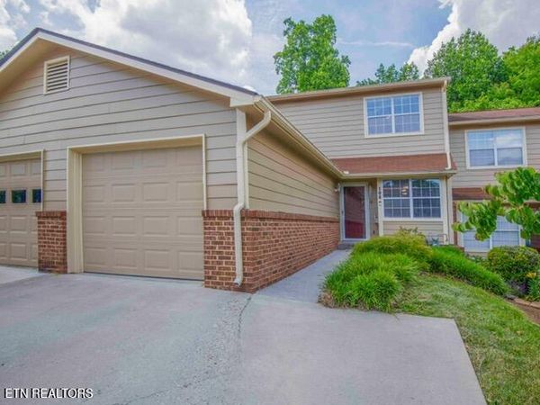 8600 Olde Colony Tr, Knoxville, TN 37923