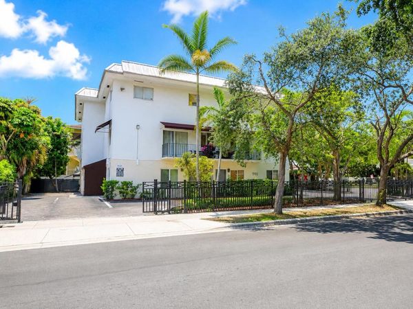 990 NW 1st Street , Unit 1, Miami, FL 33128