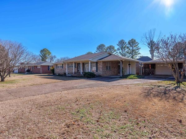 1006 Pasadena Ave , Muscle Shoals, AL 35661