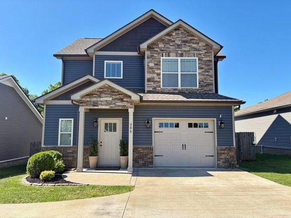 306 College St , Burns, TN 37029