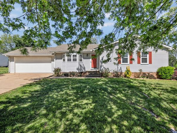 630 Edgefield Dr , Hohenwald, TN 38462