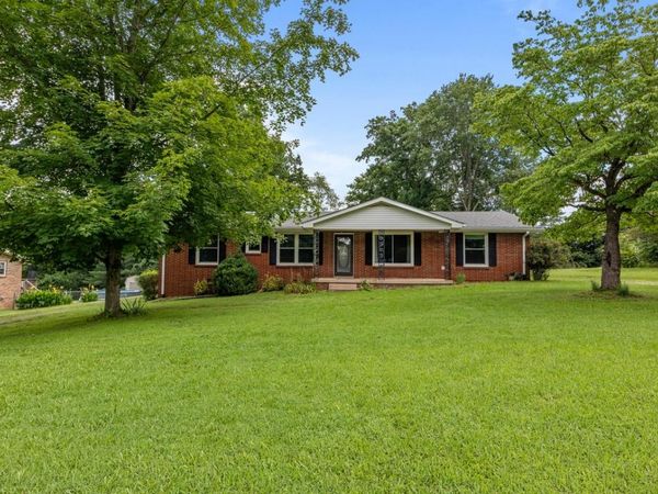 211 Tidwell St , Burns, TN 37029